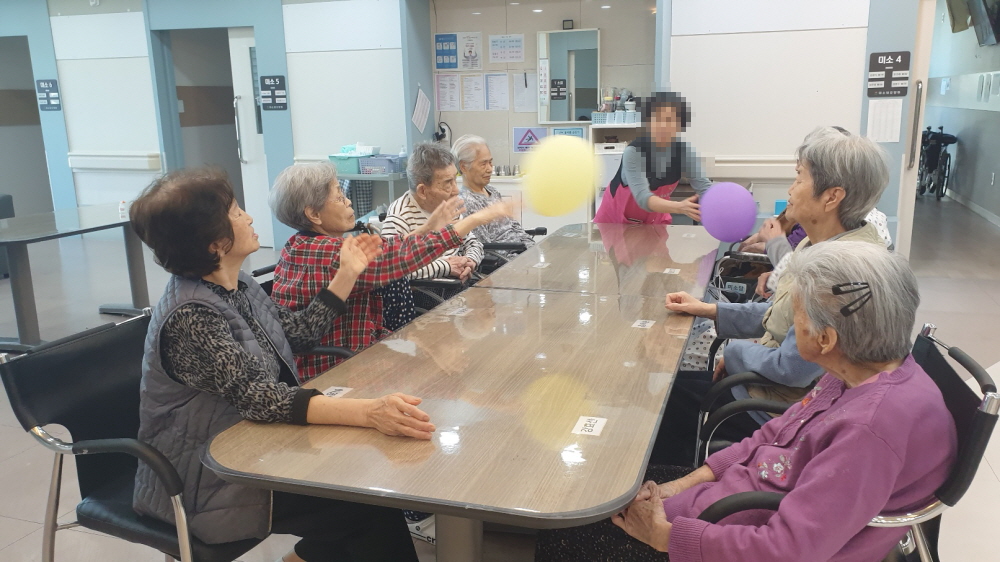 2039468379_TI6ApsGo_7b790087362b93670a986e5288a89b007c1f2b7b.jpg 이미지크게보기