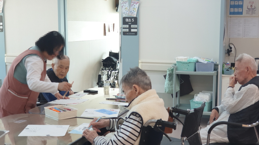 2039468379_1308FWOJ_91c104122e9b2181bfd360334cdb5734f052a4c9.jpg 이미지크게보기