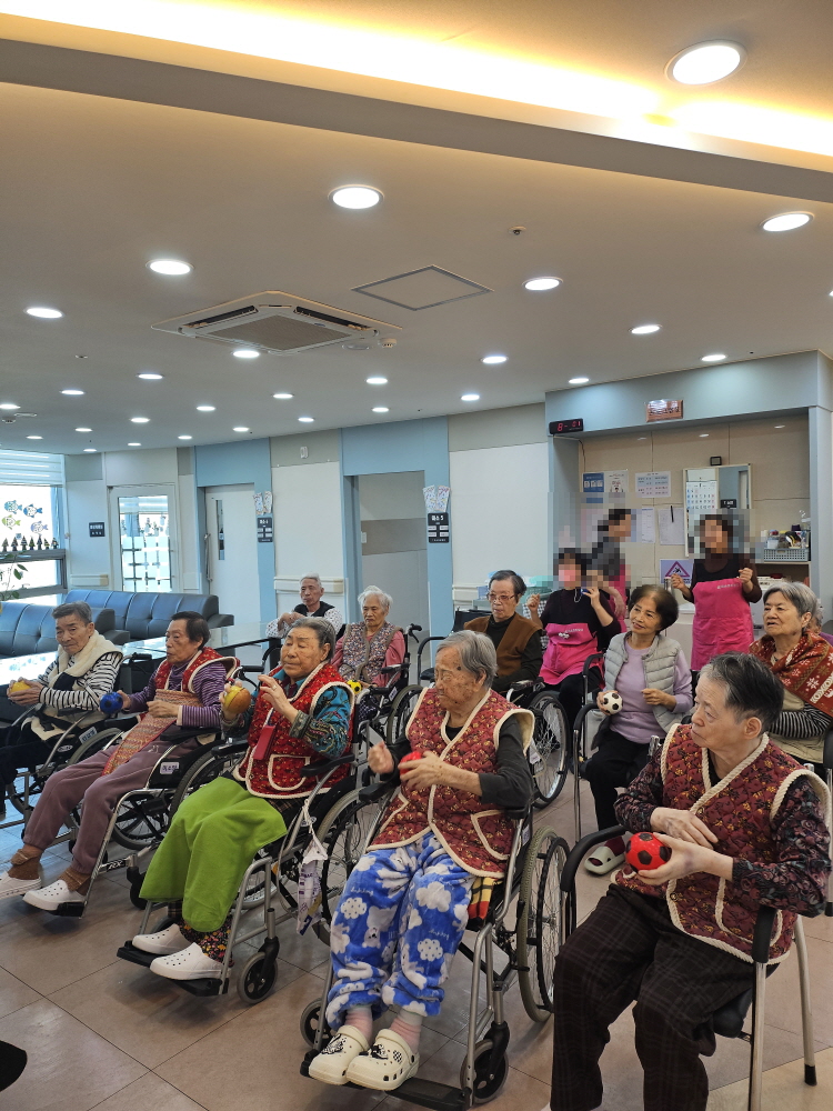 2039468379_AJcBnIZq_cd8b0080c64dd2bec2dd29e854c9e09d3fe4cf70.jpg 이미지크게보기