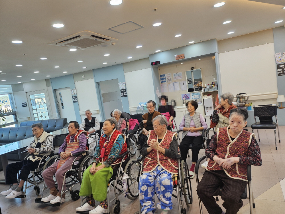 2039468379_Eax4Vm2u_1b51e160a3452cb9c0a2d517db5e3cfdf270e407.jpg 이미지크게보기