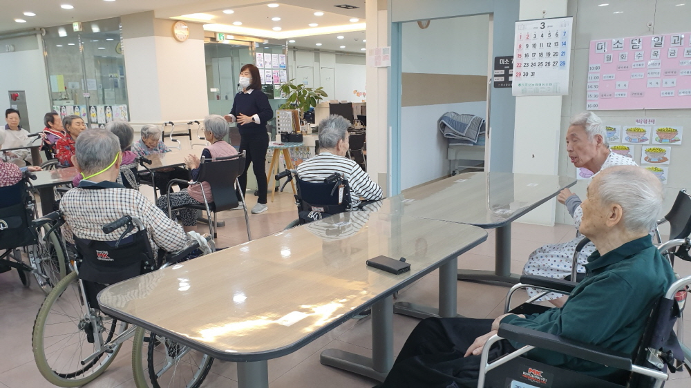 2039468379_J724jgBS_d4f1ba381cc89ffdde6cef2720c4e7953a4af6b2.jpg 이미지크게보기