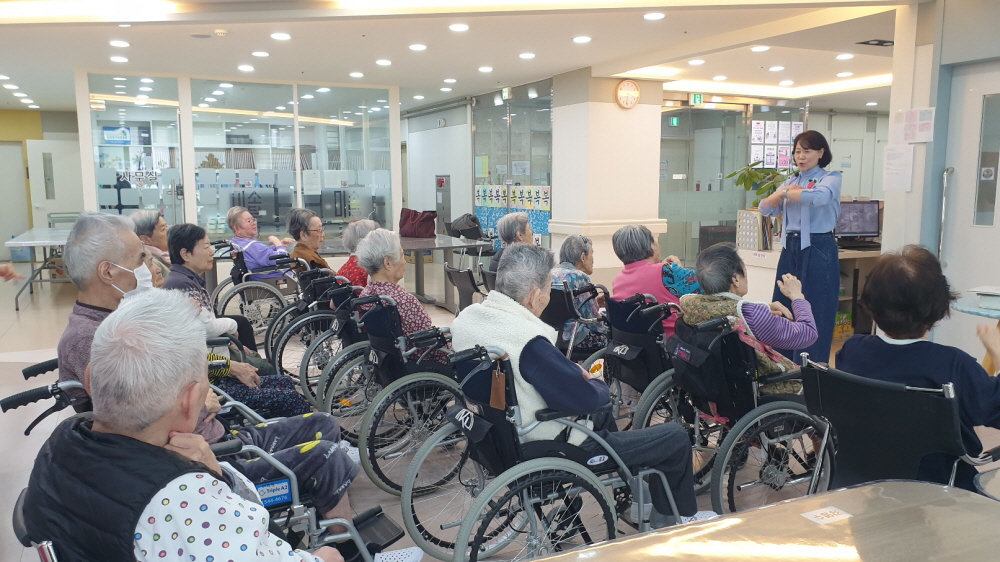 2039468379_RZiO7cPp_e33ad3e437360920211fcb91ed3d9d5c9cd1e944.jpg 이미지크게보기