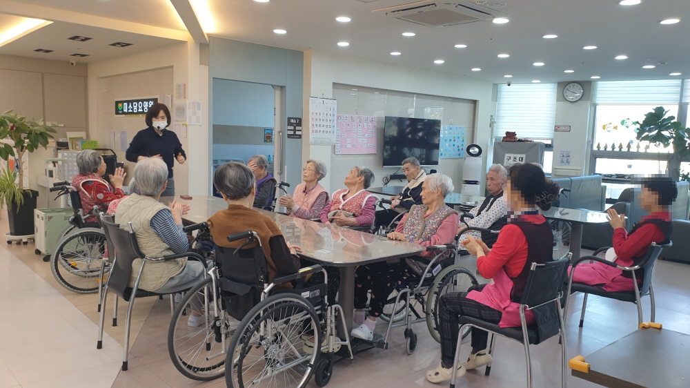 2039468379_VpO7xnAk_12fa4cabbd23bb1adb09f9c36c3979e76f2777df.jpg 이미지크게보기