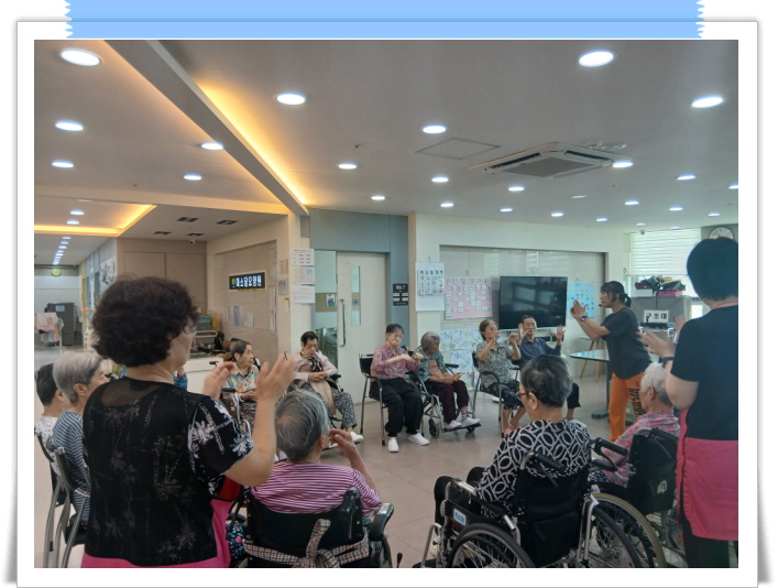 2039468379_aOju5tBT_cd404114fd774cc30f2d46ee1a9260bfc330f138.jpg 이미지크게보기