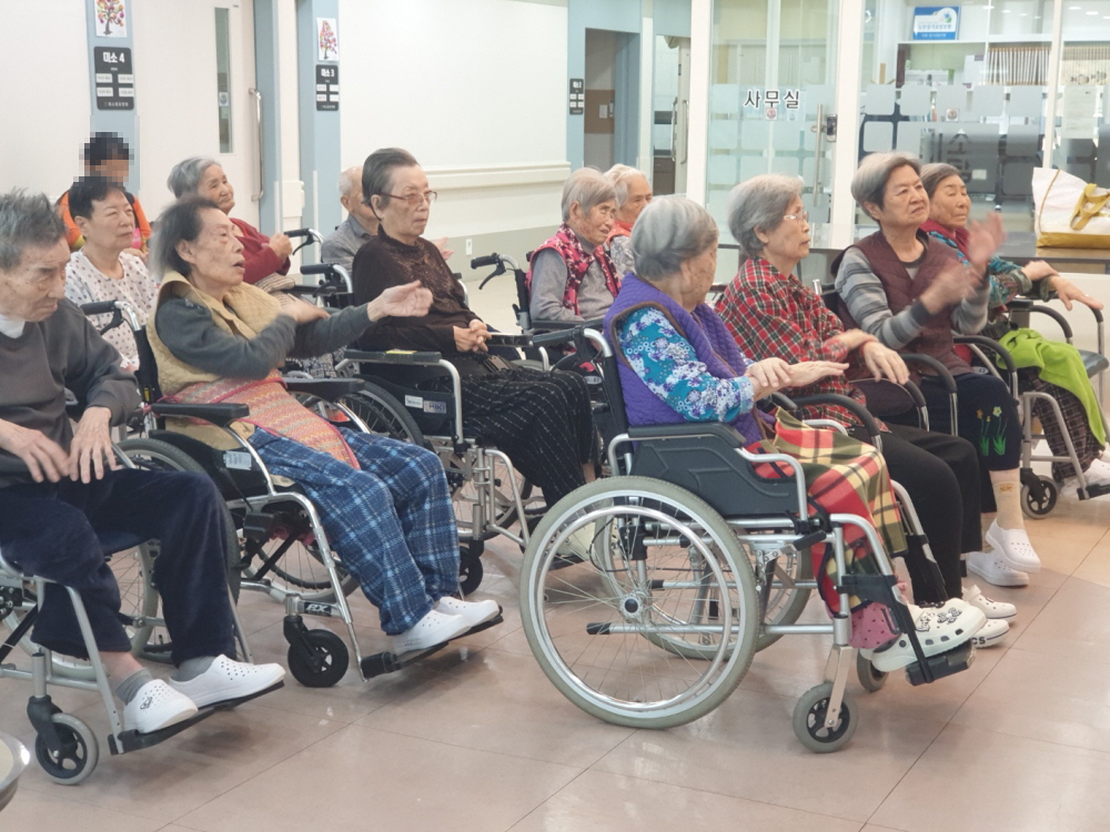 2039468379_mFLdrhXq_809f91449c53ad28f2579e952c30307ca06ef489.jpg 이미지크게보기