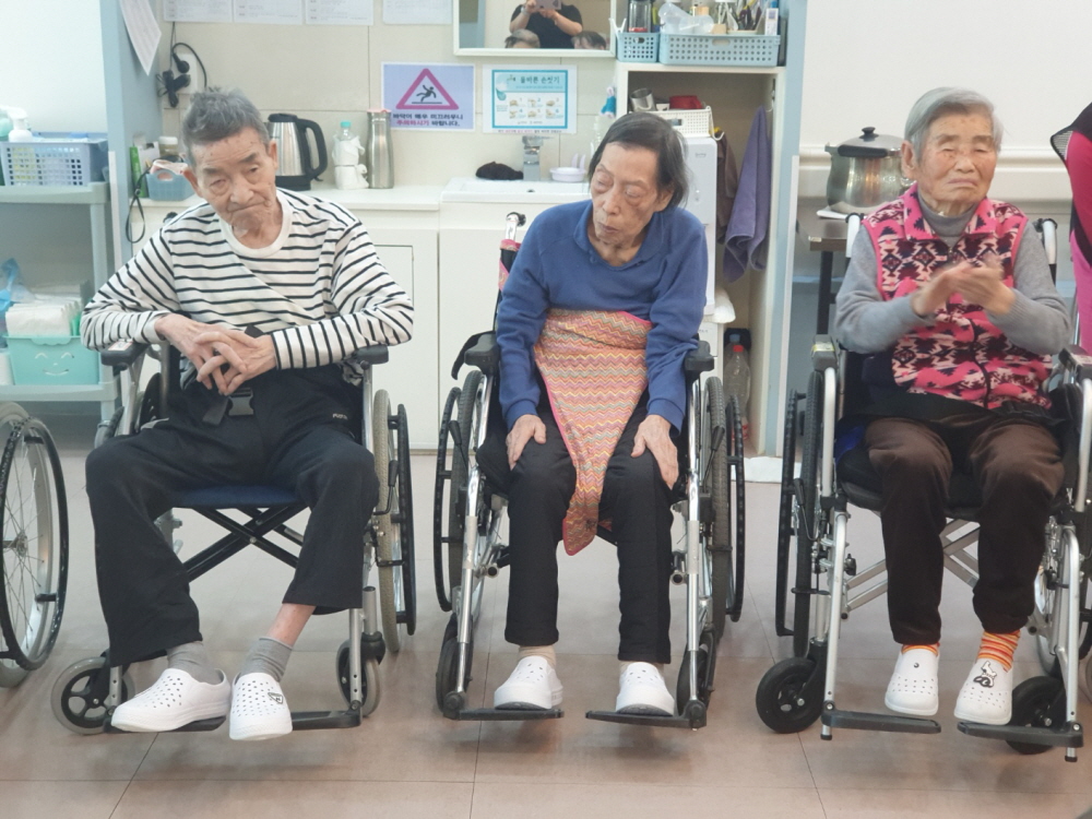 2039468379_nzWG8cku_2f6402a5dad1ba4bf7591a161227a88b3a543427.jpg 이미지크게보기