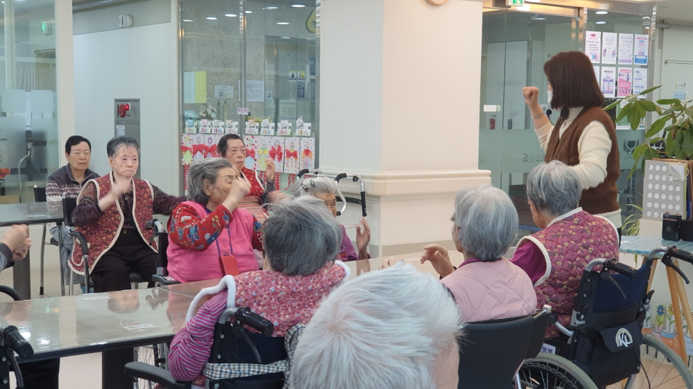 2039468379_osSPpQT8_0c885d8b45b2a05d62ed5ed2b84550786489a603.jpg 이미지크게보기