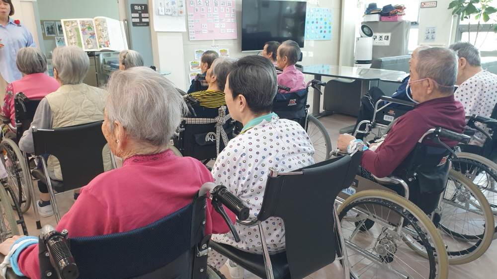 2039468379_pDBwKaki_9401d67d4621d8278bb2ced3b5ff5d5a151a08f2.jpg 이미지크게보기